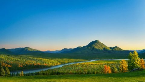 على الرغم من فساد الإنسان، فإنه لا يزال يعيش في ظلّ سيادة سلطان الخالق